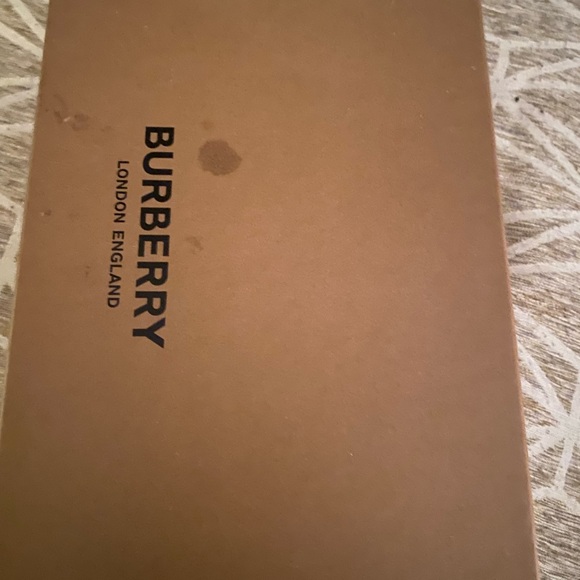 Burberry sneakers. Never worn - Picture 2 of 5